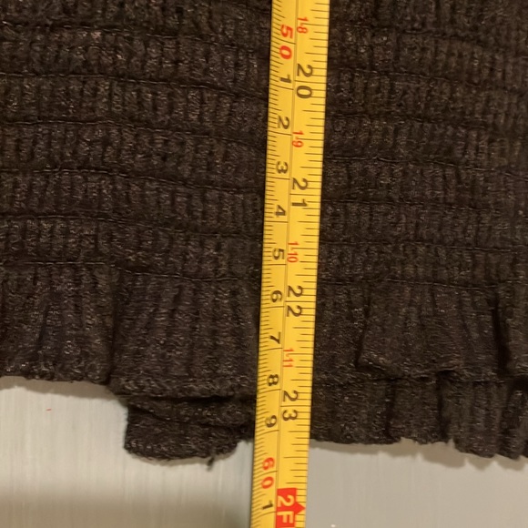 XL GAP BLACK GATHERED BOTTOM BELL SLEEVE LIGHTWEIGHT SWEATER - Picture 5 of 9